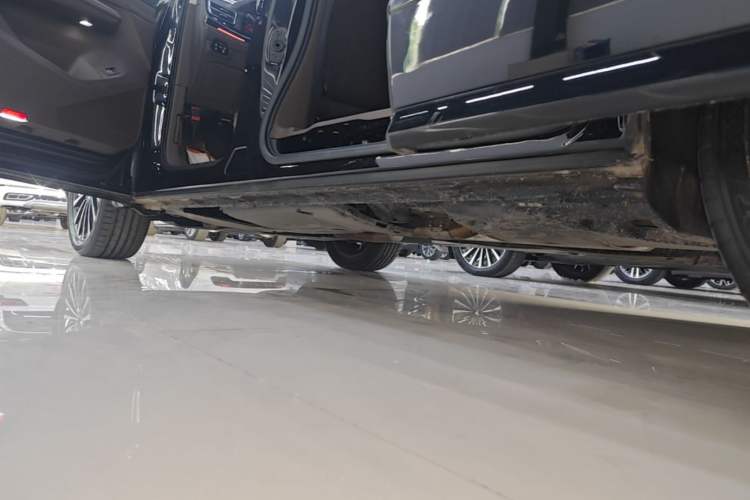 Used Volkswagen Viloran 2024 380TSI Premium Edition Left Side Sill