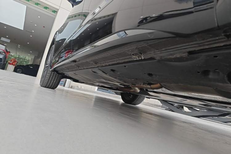 Used Volkswagen Viloran 2024 380TSI Premium Edition Left Side Sill