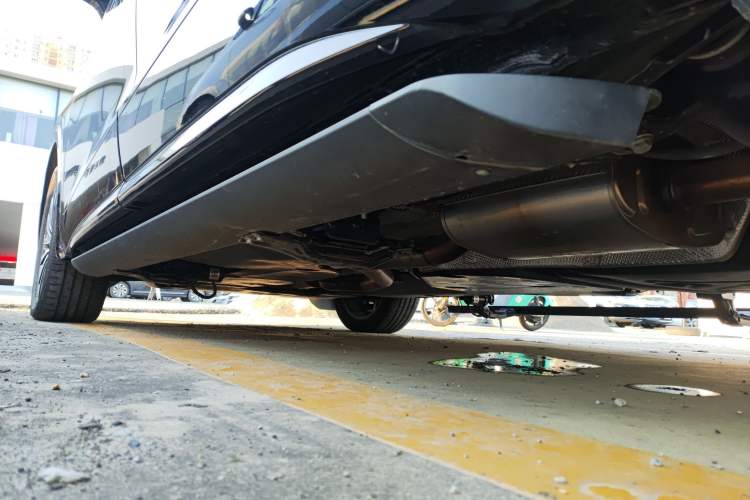 Used Volkswagen Viloran 2024 380TSI Premium Edition Left Side Sill