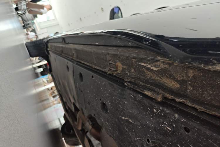 Used Volkswagen Viloran 2024 380TSI Premium Edition Left Side Sill