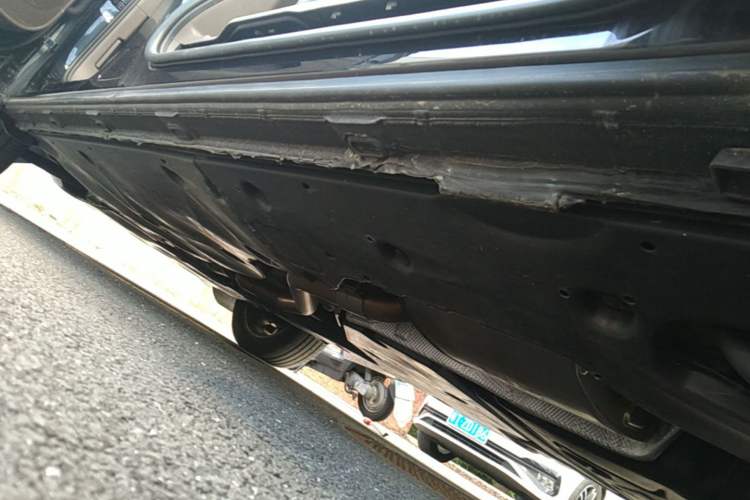 Used Volkswagen Viloran 2024 380TSI Premium Edition Left Side Sill