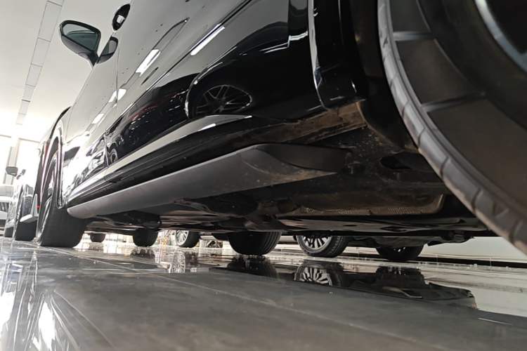 Used Volkswagen Viloran 2024 380TSI Luxury Edition Left Side Sill
