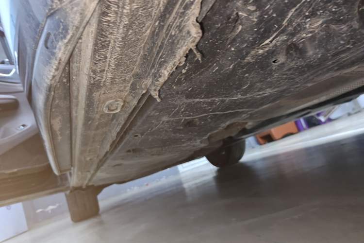 Used Volkswagen Viloran 2024 380TSI Premium Edition Left Side Sill