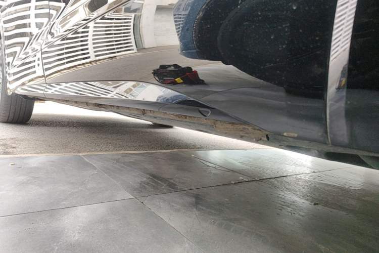 Used Volkswagen Viloran 2024 380TSI Premium Edition Left Side Sill
