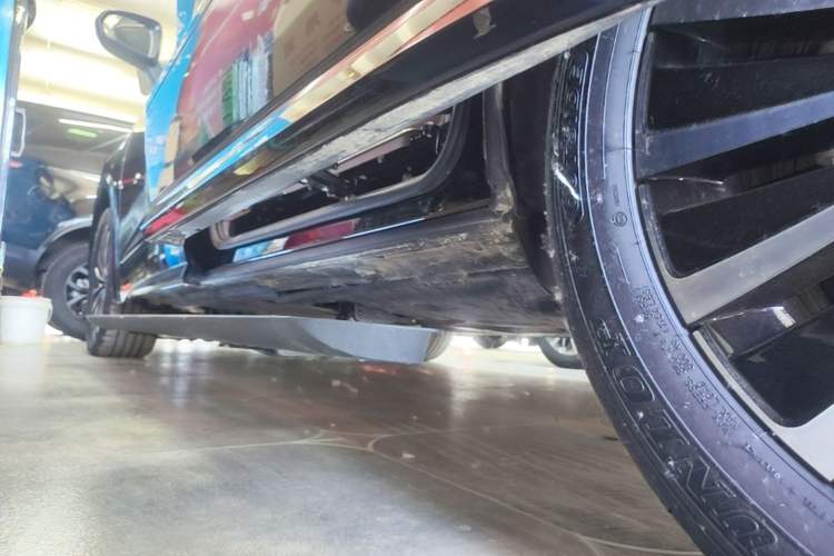 Used Volkswagen Viloran 2024 380TSI Premium Edition Left Side Sill