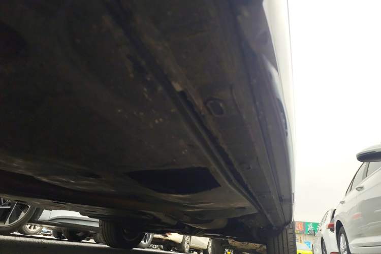 Used Volkswagen Viloran 2024 380TSI Premium Edition Left Side Sill