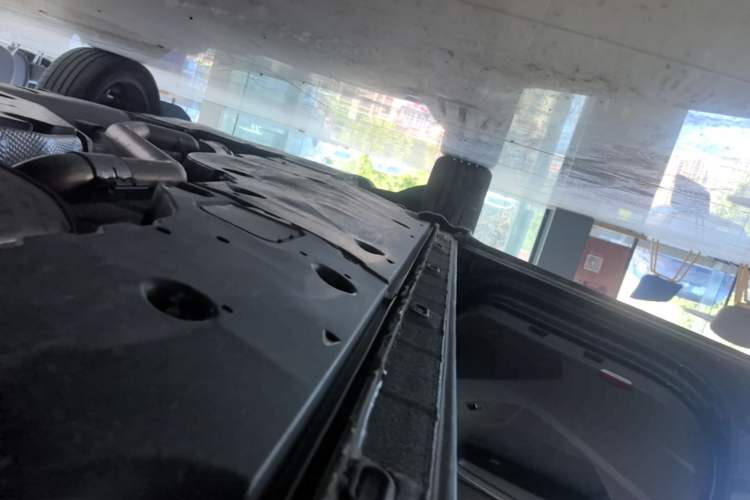 Used Volkswagen Viloran 2024 380TSI Premium Edition Left Side Sill