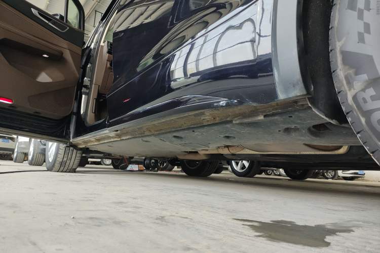 Used Volkswagen Viloran 2024 330TSI Business Edition Left Side Sill