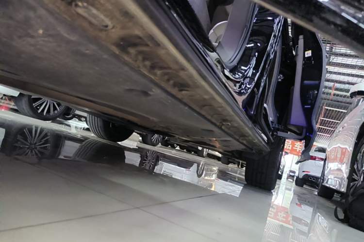 Used Volkswagen Viloran 2024 380TSI Premium Edition Left Side Sill
