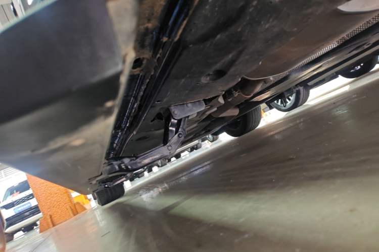 Used Volkswagen Viloran 2024 380TSI Luxury Edition Left Side Sill
