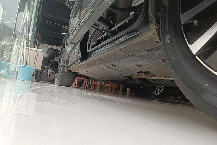 Used Volkswagen Viloran 2024 380TSI Premium Edition Left Side Sill