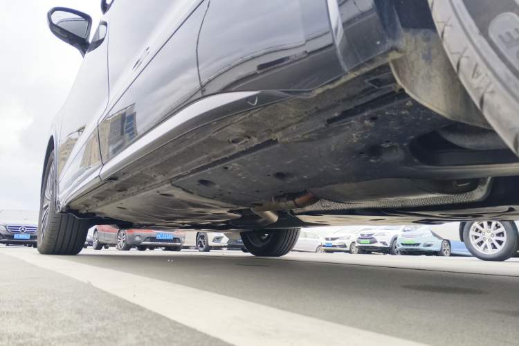 Used Volkswagen Viloran 2024 380TSI Premium Edition Left Side Sill