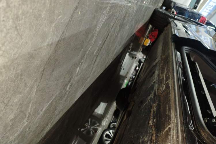 Used Volkswagen Viloran 2024 380TSI Premium Edition Left Side Sill