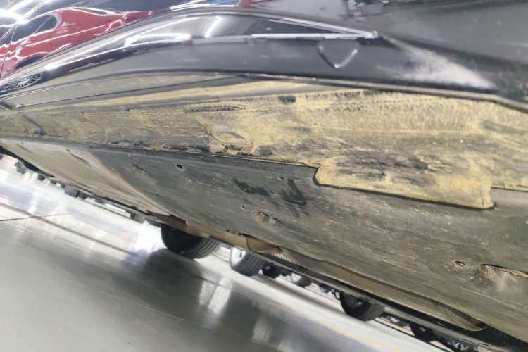 Used Volkswagen Viloran 2024 380TSI Luxury Edition Left Side Sill