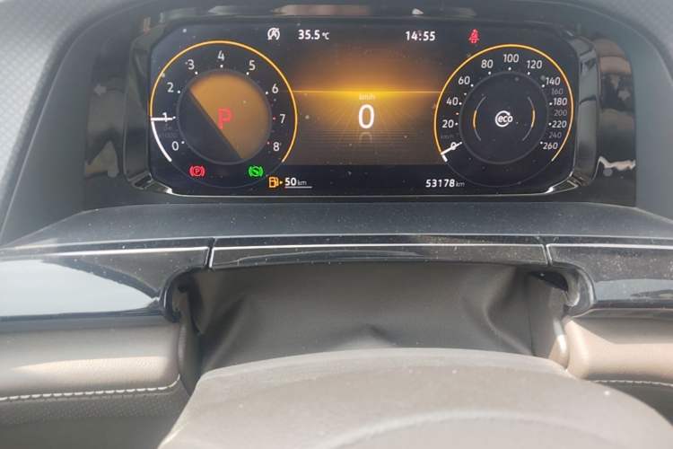 Used Volkswagen Viloran 2024 330TSI Business Edition Odometer Close Up