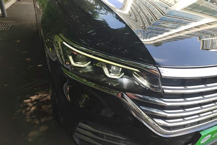 Used Volkswagen Viloran 2024 380TSI Premium Edition Right Front Headlight