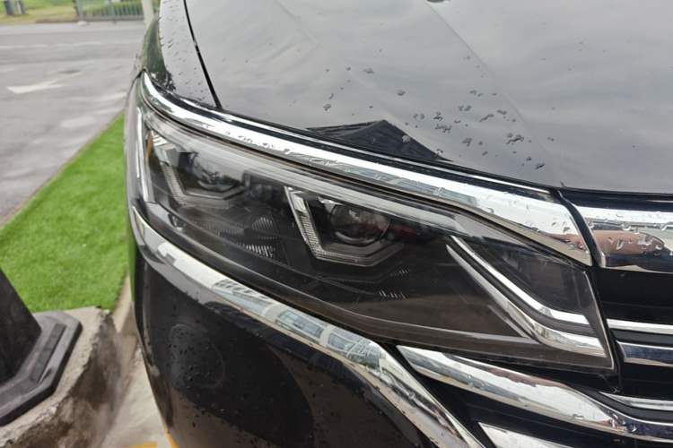 Used Volkswagen Viloran 2024 380TSI Premium Edition Right Front Headlight