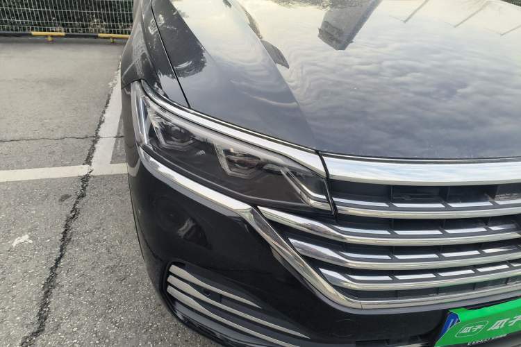 Used Volkswagen Viloran 2024 380TSI Premium Edition Right Front Headlight