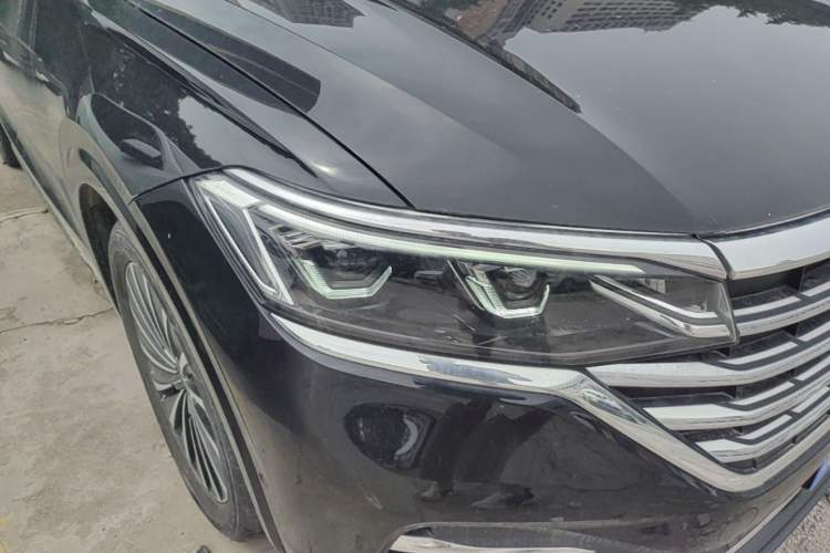 Used Volkswagen Viloran 2024 380TSI Premium Edition Right Front Headlight