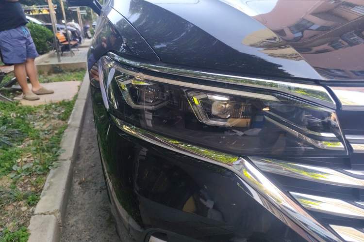 Used Volkswagen Viloran 2024 380TSI Premium Edition Right Front Headlight