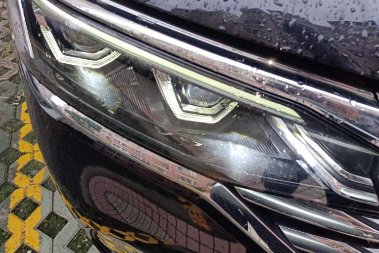 Used Volkswagen Viloran 2024 380TSI Premium Edition Right Front Headlight