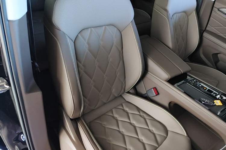 Used Volkswagen Viloran 2024 380TSI Premium Edition Right Front Seat