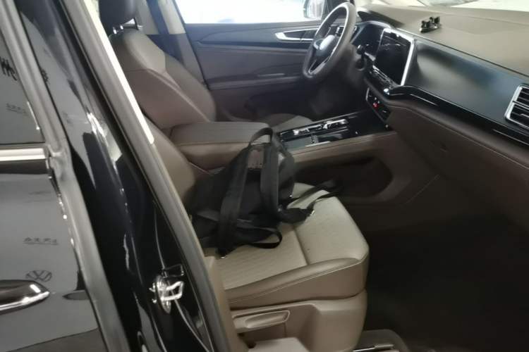 Used Volkswagen Viloran 2024 330TSI Business Edition Right Front Seat