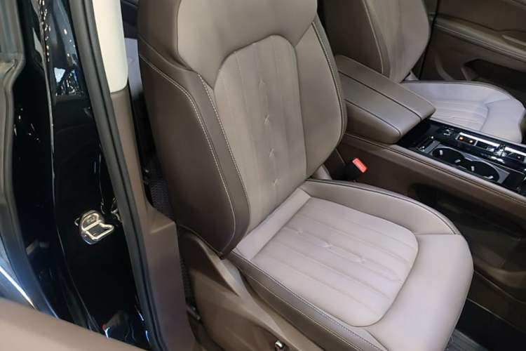 Used Volkswagen Viloran 2024 380TSI Luxury Edition Right Front Seat