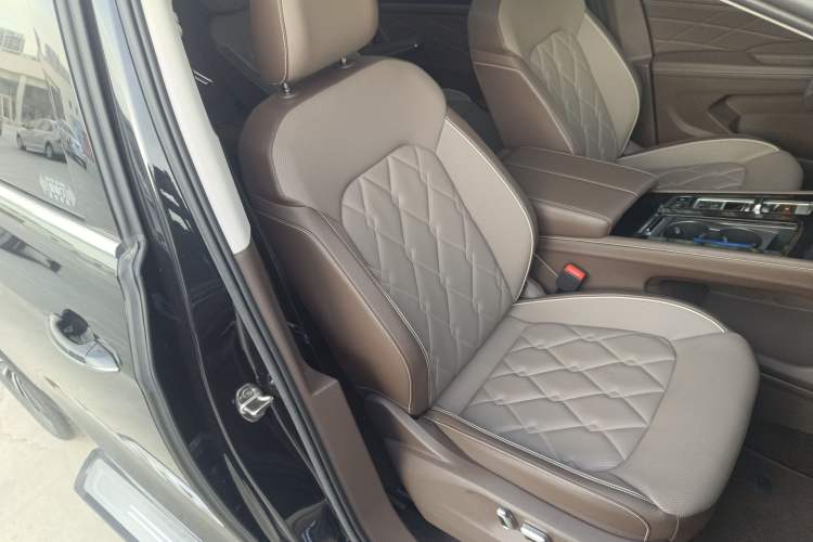 Used Volkswagen Viloran 2024 380TSI Premium Edition Right Front Seat
