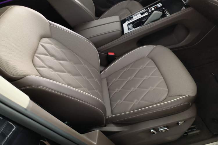Used Volkswagen Viloran 2024 380TSI Premium Edition Right Front Seat