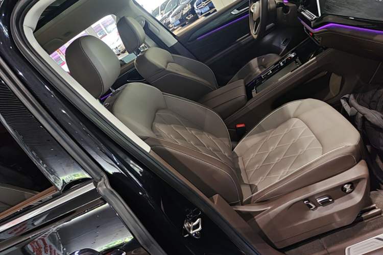 Used Volkswagen Viloran 2024 380TSI Premium Edition Right Front Seat