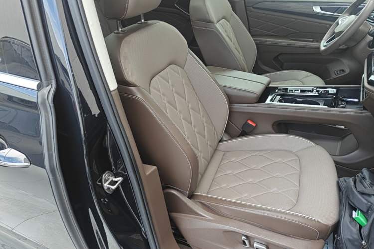 Used Volkswagen Viloran 2024 380TSI Premium Edition Right Front Seat