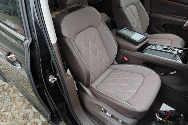 Used Volkswagen Viloran 2024 380TSI Premium Edition Right Front Seat