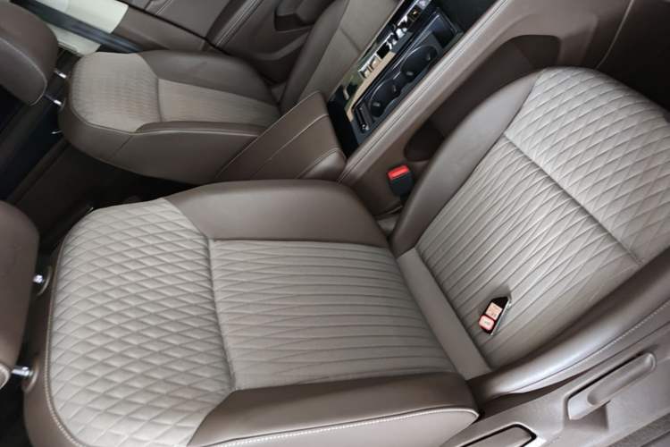 Used Volkswagen Viloran 2024 330TSI Business Edition Right Front Seat