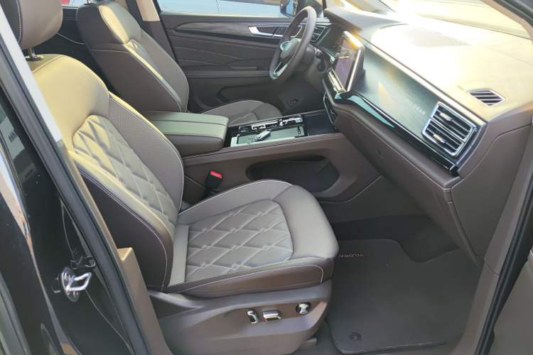 Used Volkswagen Viloran 2024 380TSI Premium Edition Right Front Seat