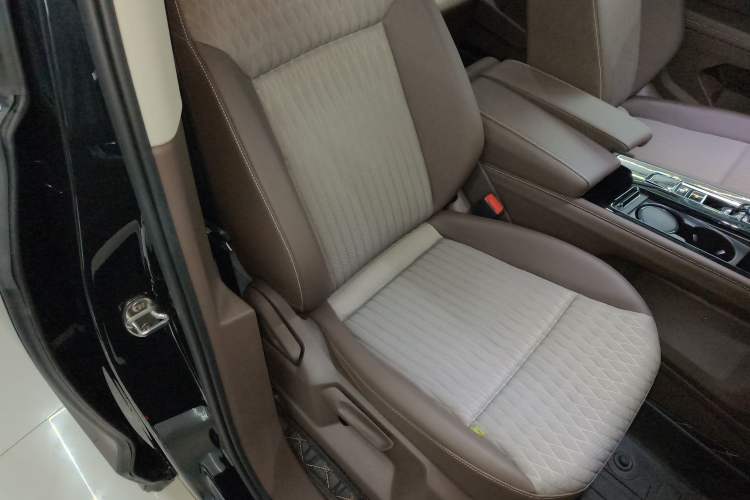 Used Volkswagen Viloran 2024 330TSI Business Edition Right Front Seat