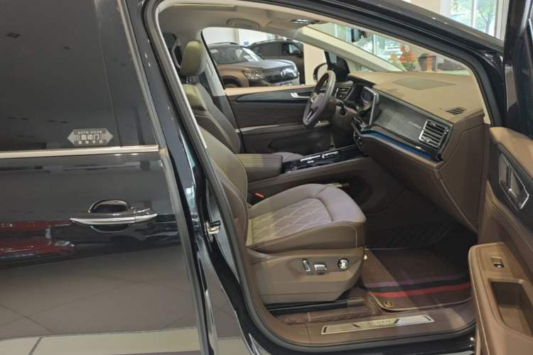 Used Volkswagen Viloran 2024 380TSI Premium Edition Right Front Seat