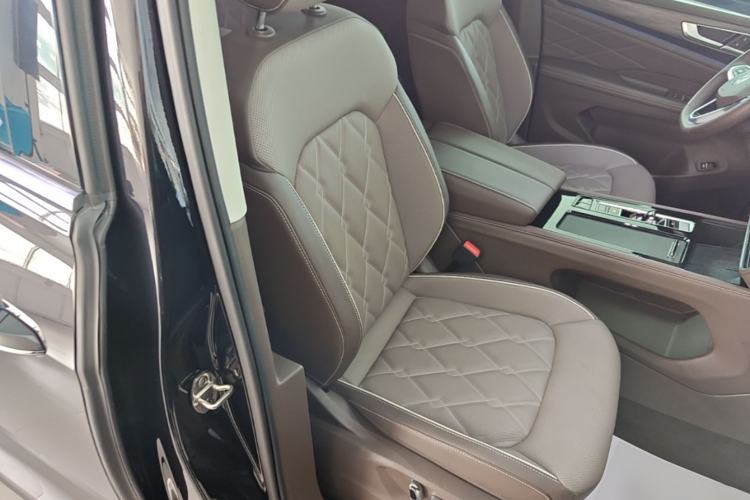 Used Volkswagen Viloran 2024 380TSI Premium Edition Right Front Seat