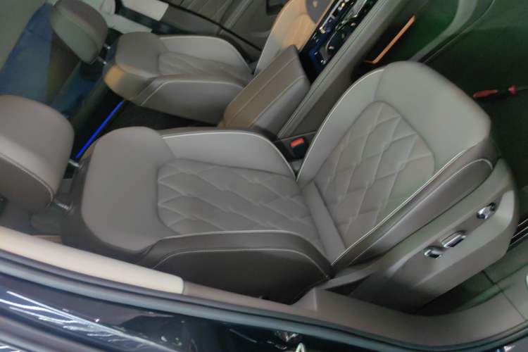 Used Volkswagen Viloran 2024 380TSI Premium Edition Right Front Seat
