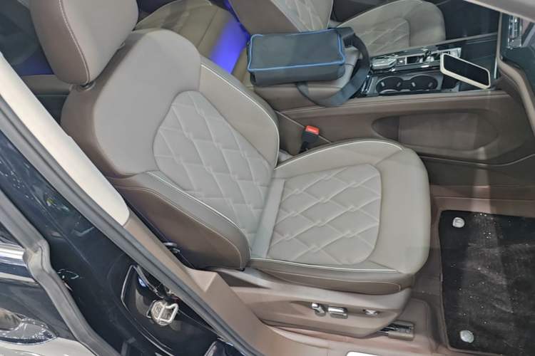 Used Volkswagen Viloran 2024 380TSI Premium Edition Right Front Seat