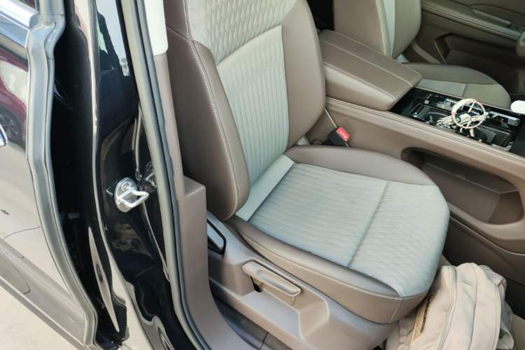 Used Volkswagen Viloran 2024 330TSI Business Edition Right Front Seat