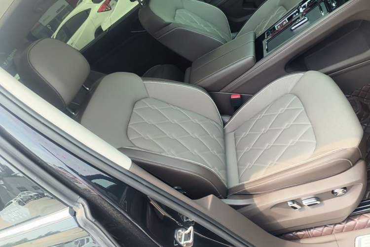 Used Volkswagen Viloran 2024 380TSI Premium Edition Right Front Seat
