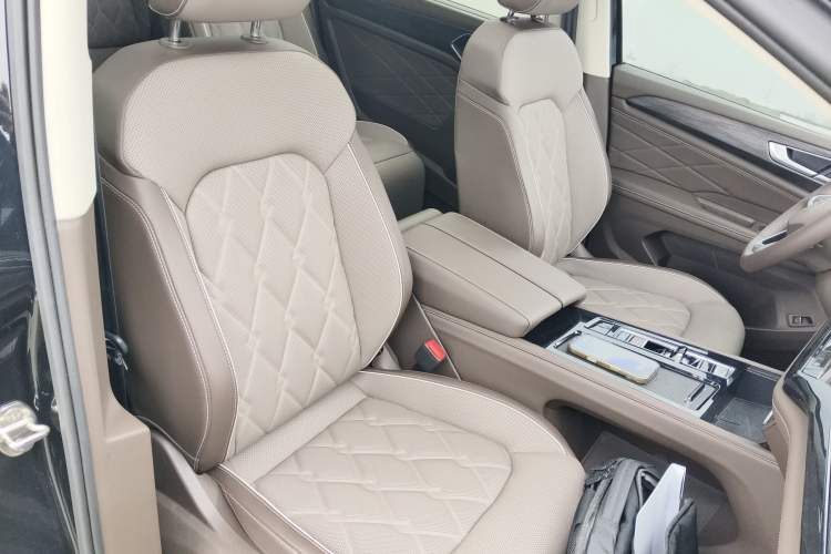 Used Volkswagen Viloran 2024 380TSI Premium Edition Right Front Seat
