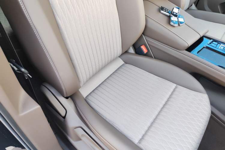 Used Volkswagen Viloran 2024 330TSI Business Edition Right Front Seat