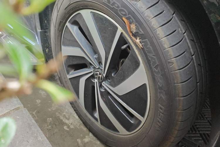 Used Volkswagen Viloran 2024 380TSI Luxury Edition Right Front Wheel Hub