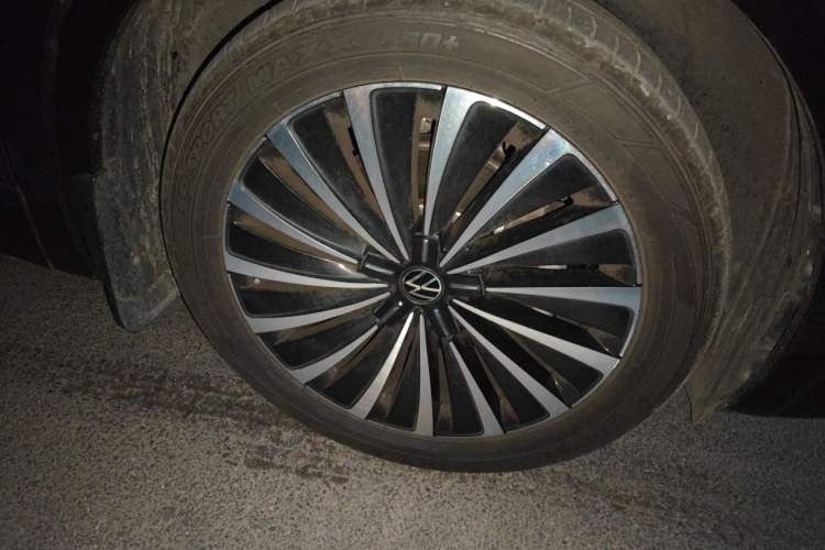 Used Volkswagen Viloran 2024 380TSI Premium Edition Right Front Wheel Hub