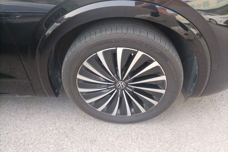 Used Volkswagen Viloran 2024 380TSI Premium Edition Right Front Wheel Hub