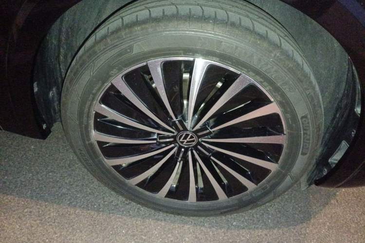 Used Volkswagen Viloran 2024 380TSI Flagship Edition Right Front Wheel Hub