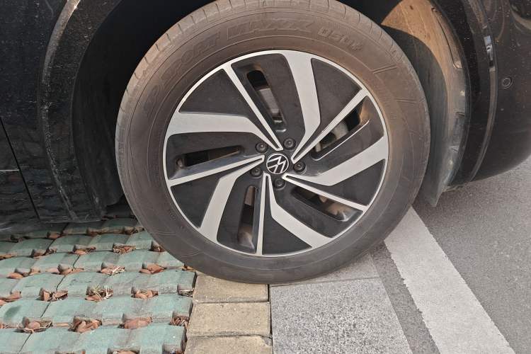 Used Volkswagen Viloran 2024 380TSI Luxury Edition Right Front Wheel Hub