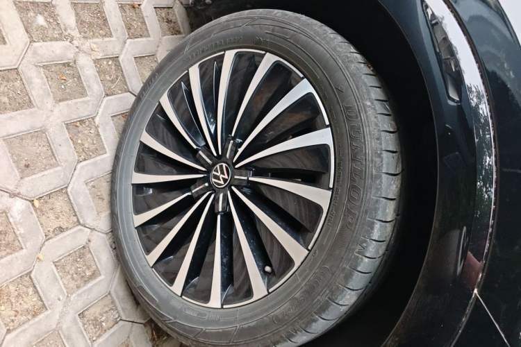 Used Volkswagen Viloran 2024 380TSI Premium Edition Right Front Wheel Hub